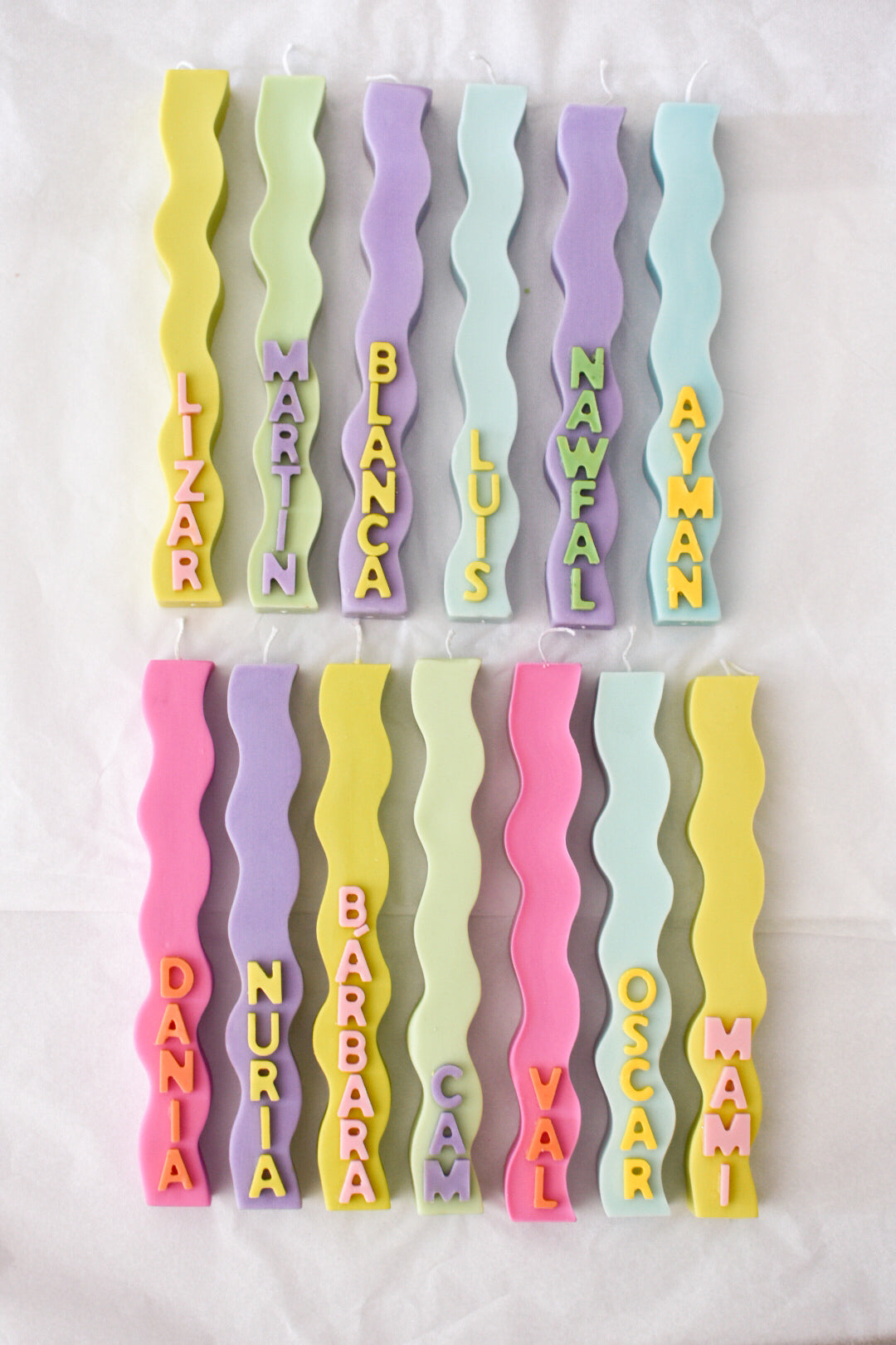 Taller Vela ondulada con nombre personalizado + tarro