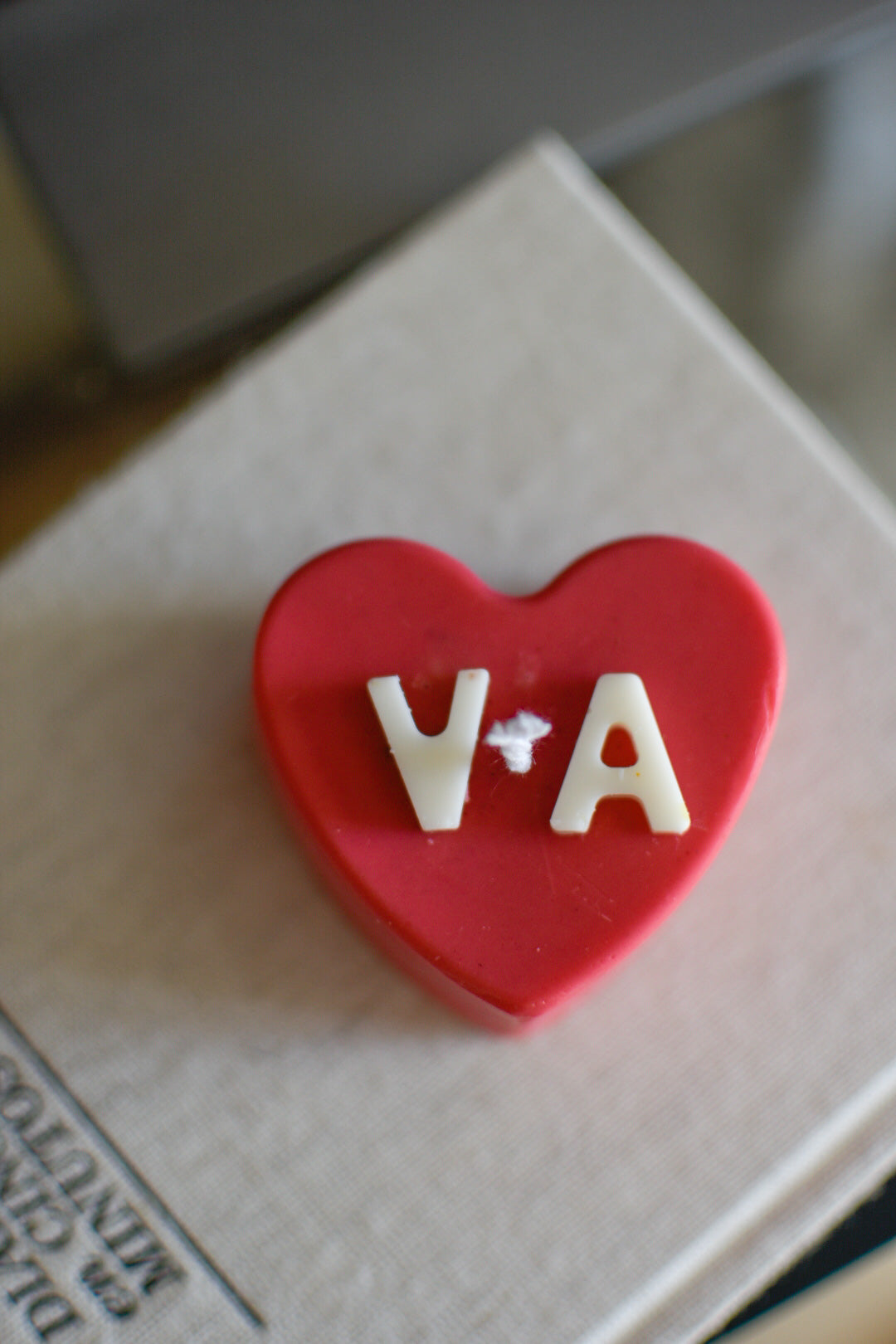 Corazon iniciales vela