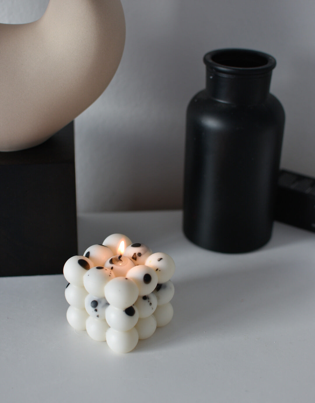 Cubo Cruela candle