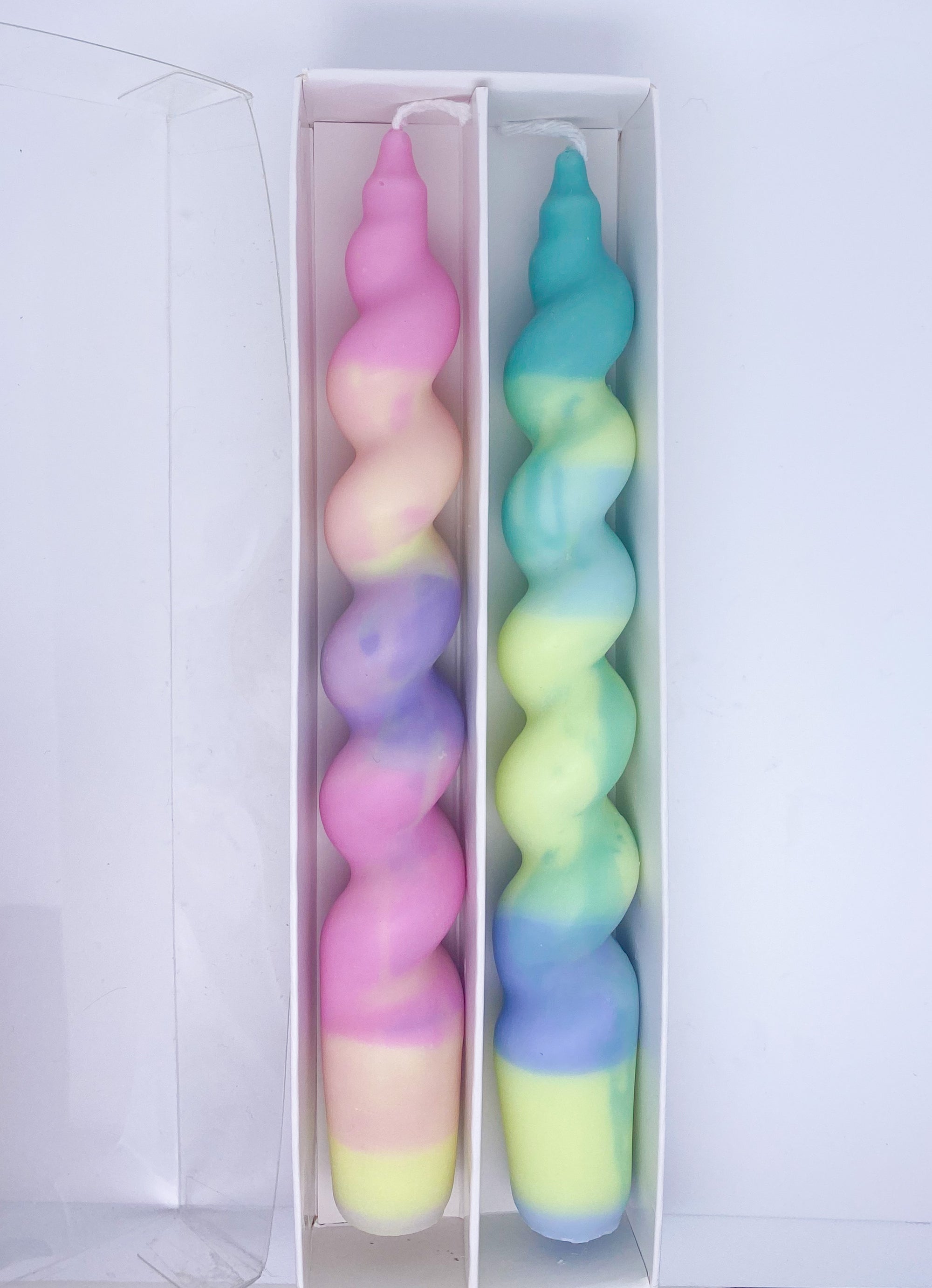 Twist tie dye candle