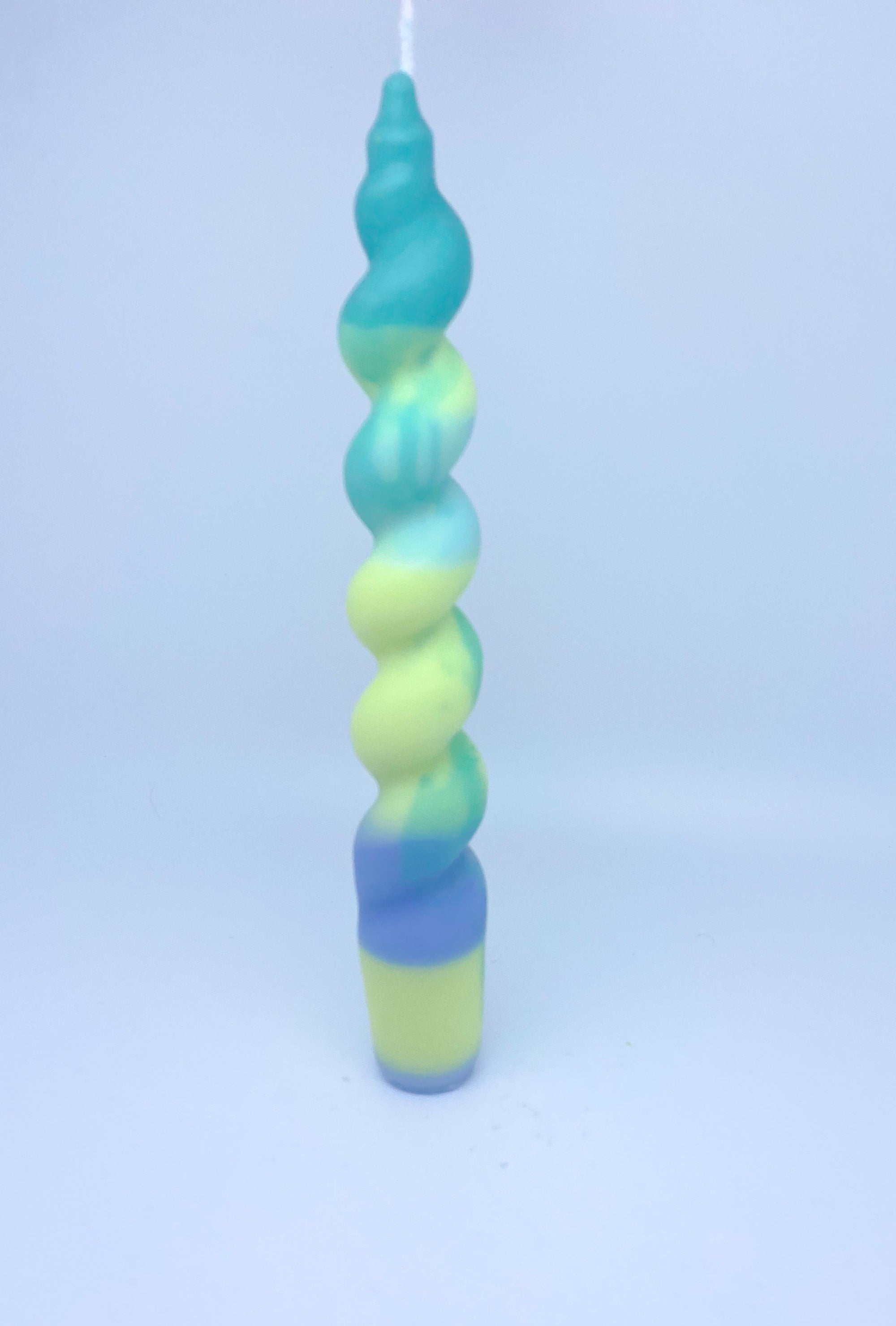 Twist tie dye candle